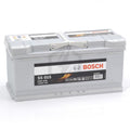 Batterie voiture Bosch S5015 12V 110AH 920A, pièce détachée pour véhicules, avec bornes et étiquette visible.